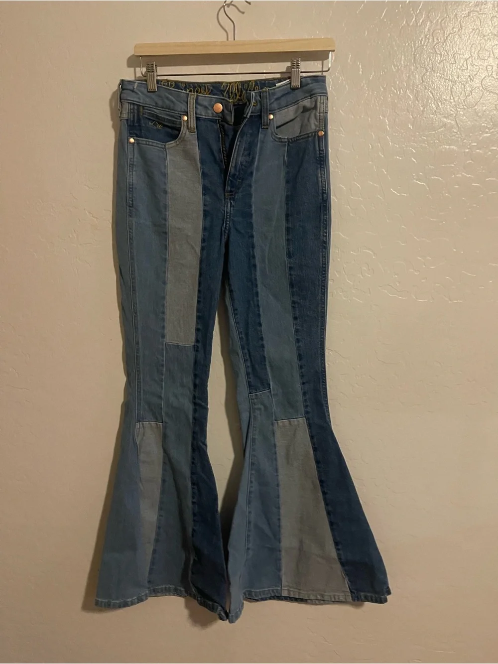 Wrangler x Lainey Wilson Patchwork Bell Bottom Flare Jeans 27x32 - Picture 2 of 5